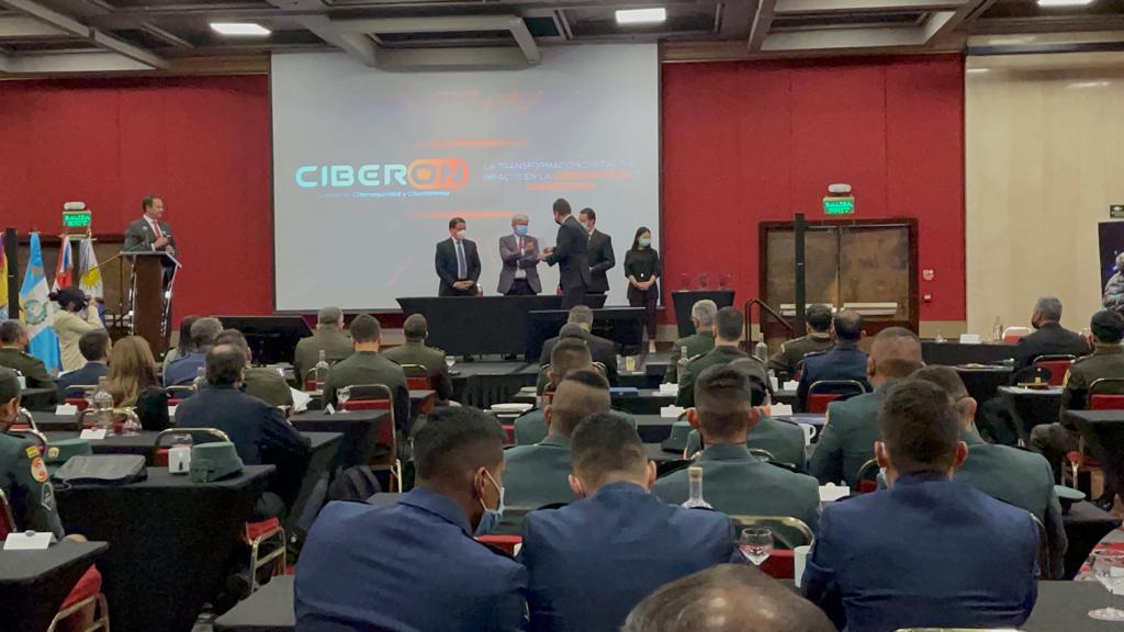 Premio Olimpia a la Seguridad y Confianza Digital al Profesor Titular Yezid Donoso Meisel