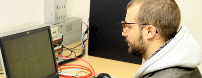 Convocatoria para asistencias graduadas: DSIT